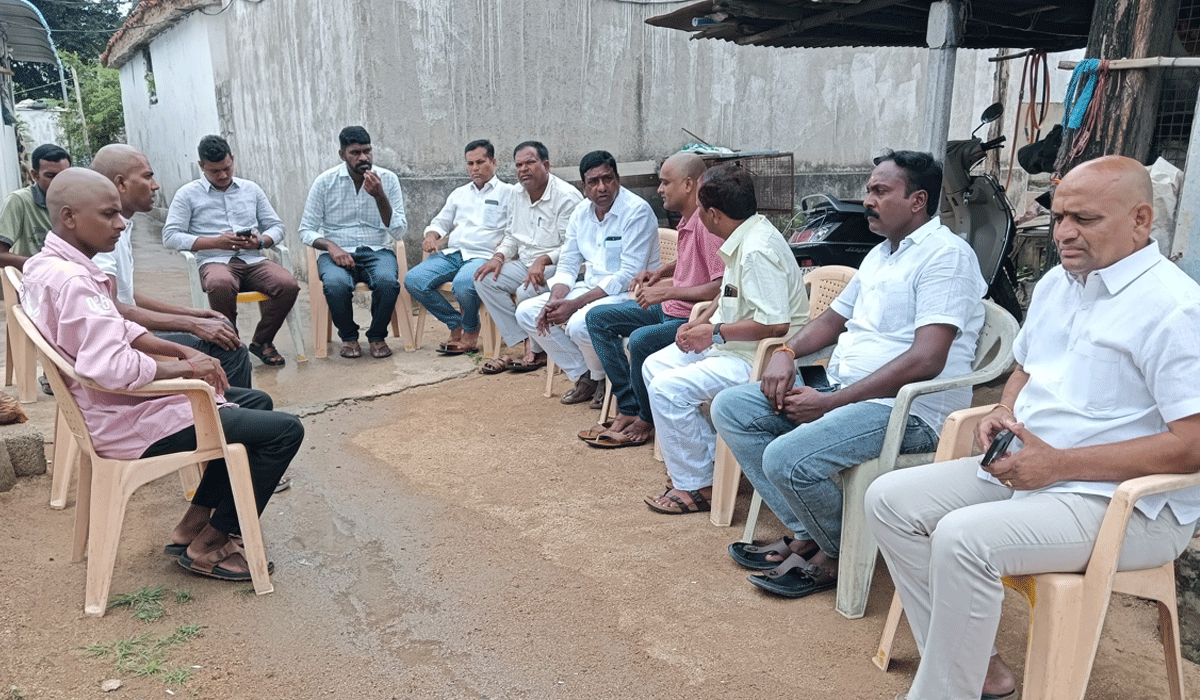 Loka Bapureddy | కథలాపూర్‌ మండలంలో బాధిత కుటుంబాలకు లోక బాపురెడ్డి పరామర్శ