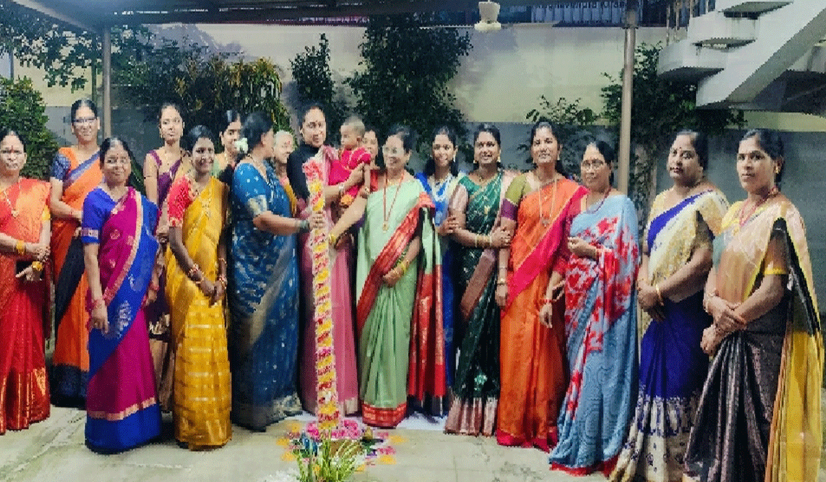 Gourd festival | గోదావరిఖనిలో కనుల పండువగా గోరింటాకు వేడుకలు