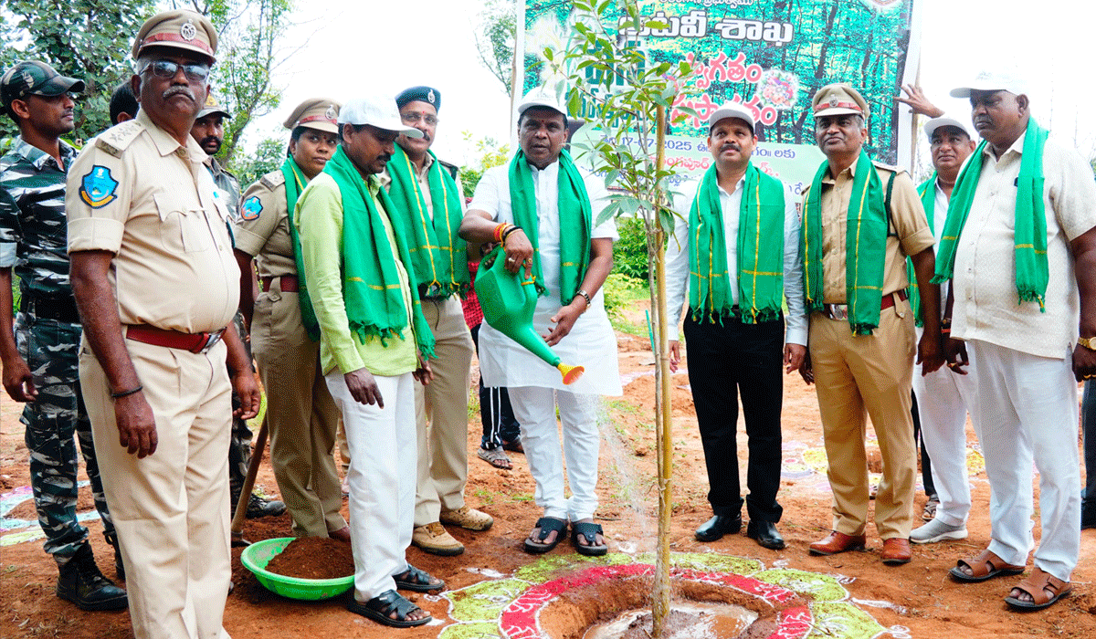 MLA Dhanpal Suryanarayana | మొక్కలు నాటి భవిష్యత్ తరాలకు కాలుష్యరహిత సమాజాన్నిఅందించాలి.. అర్బన్ ఎమ్మెల్యే ధన్ పాల్ సూర్యనారాయణ