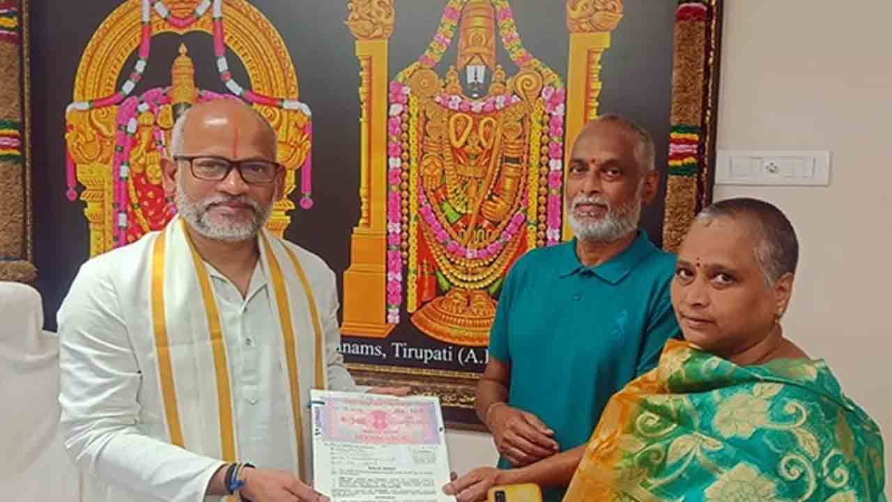 శ్రీవారికి ఇంటిని విరాళంగా రాసిచ్చిన దంపతులు