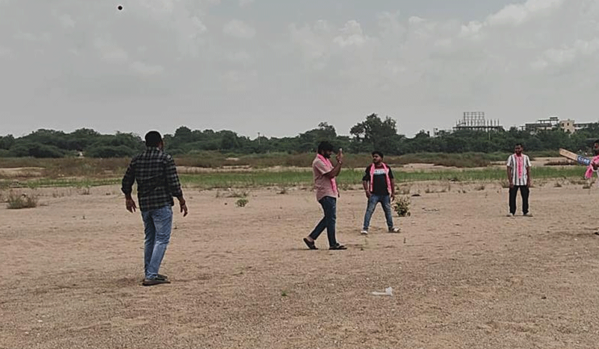 Cricket match | మానేరులో బీఆర్ఎస్‌వీ నేతల క్రికెట్ మ్యాచ్.. కేసీఆర్ హయాంలో నిండుకుండలా సిరిసిల్ల మానేరు వాగు