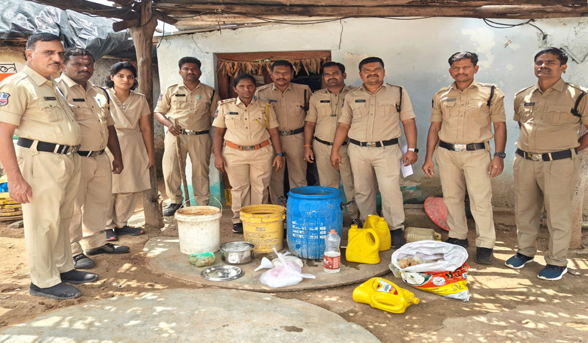 Actions | గుడుంబా నేరాలకు పాల్పడితే చర్యలు.. ఎక్సైజ్‌ సీఐ శ్రీనివాస్