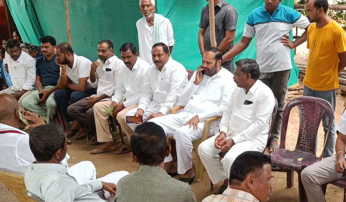 MLA Vijaya Ramana Rao | మృతుల కుటుంబాలను పరామర్శించిన ఎమ్మెల్యే విజయ రమణారావు