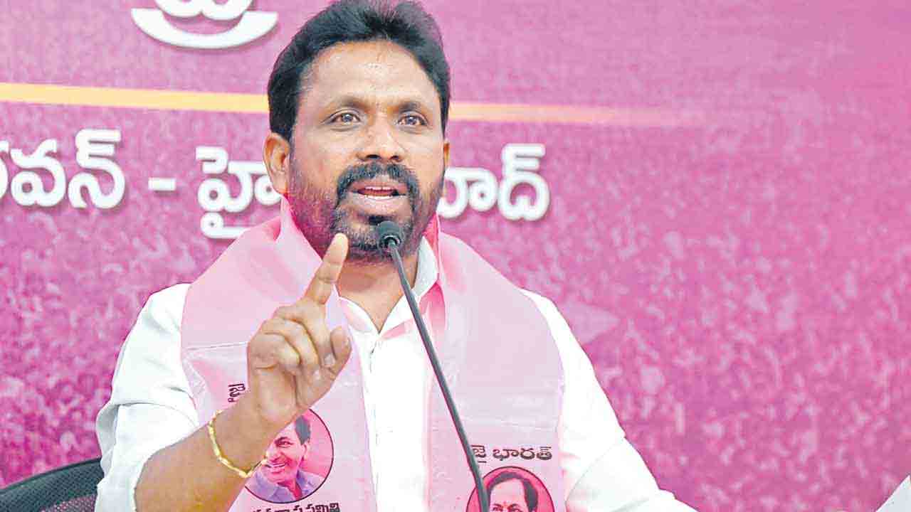 నిరుద్యోగుల గొంతు కోసిన కాంగ్రెస్‌