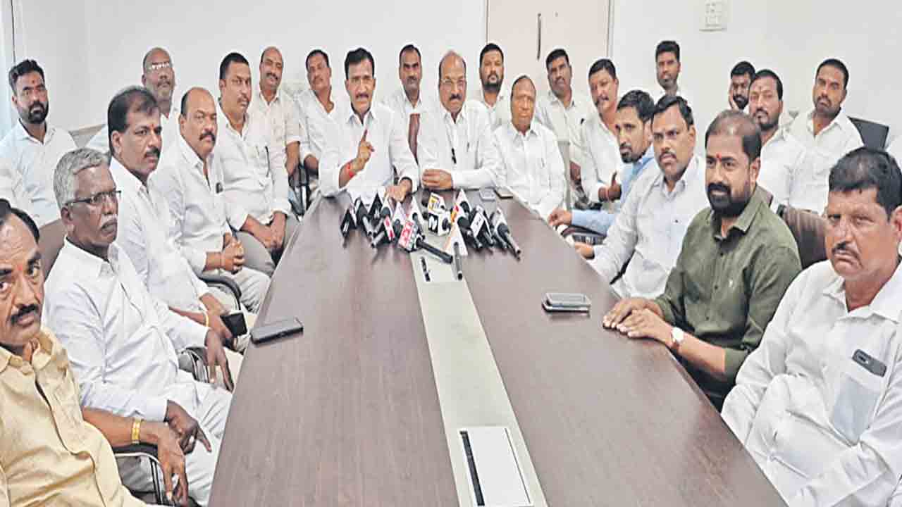 ఉద్యమ పార్టీని దెబ్బతీసేందుకు కుట్రలు