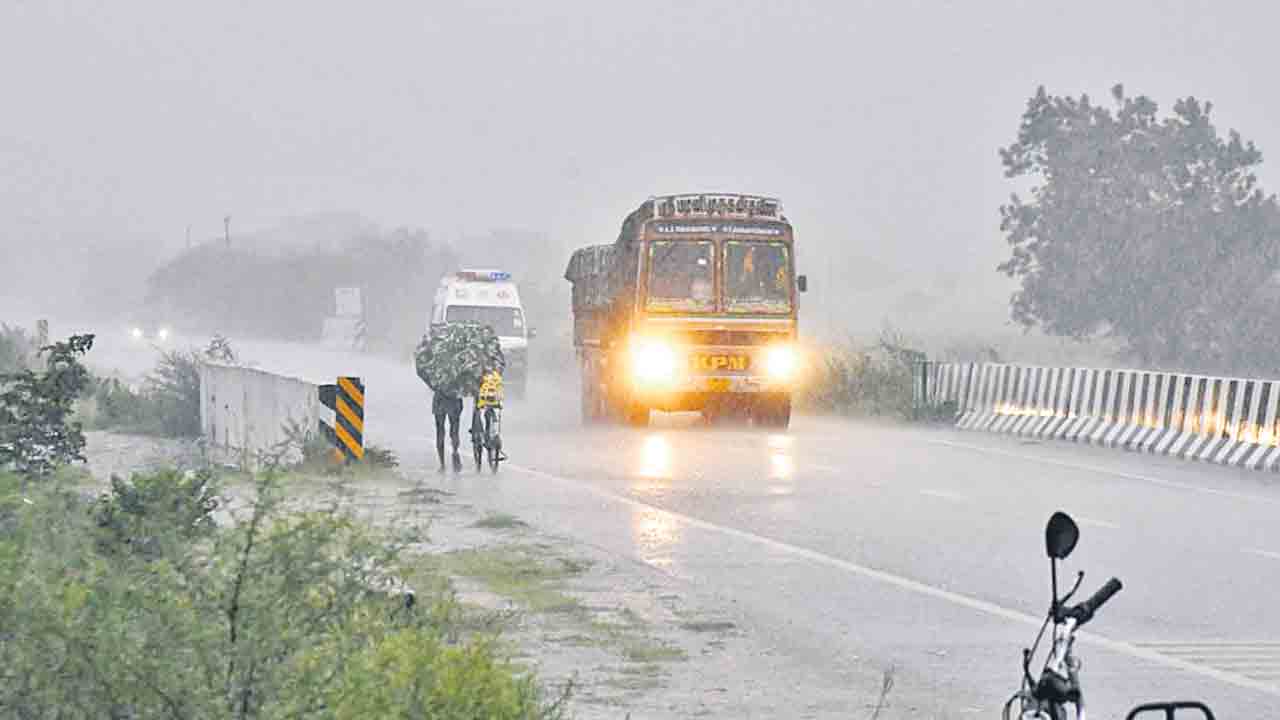 దంచికొట్టిన వాన