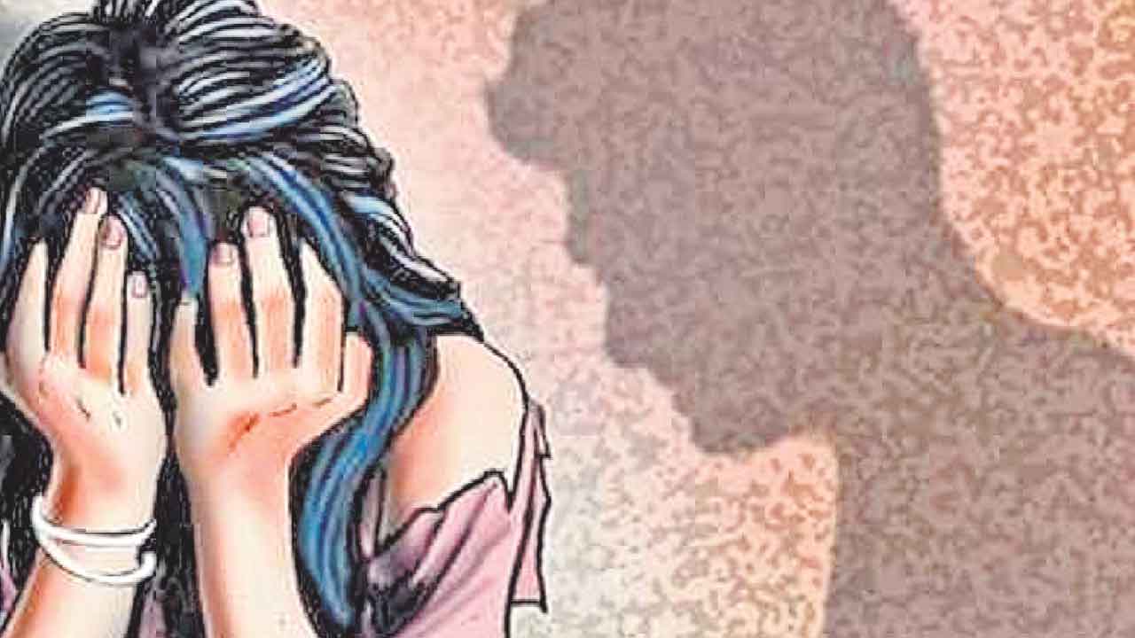 Woman Molest | వివాహిత‌పై పోలీసుల అఘాయిత్యం.. కేసు న‌మోదు