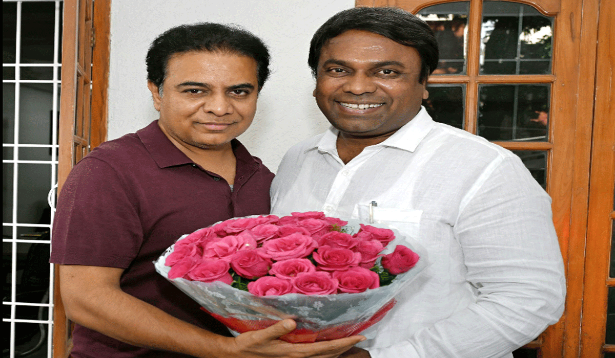KTR | రాకేష్ కుమార్‌ను ఆశీర్వదించిన కేటీఆర్