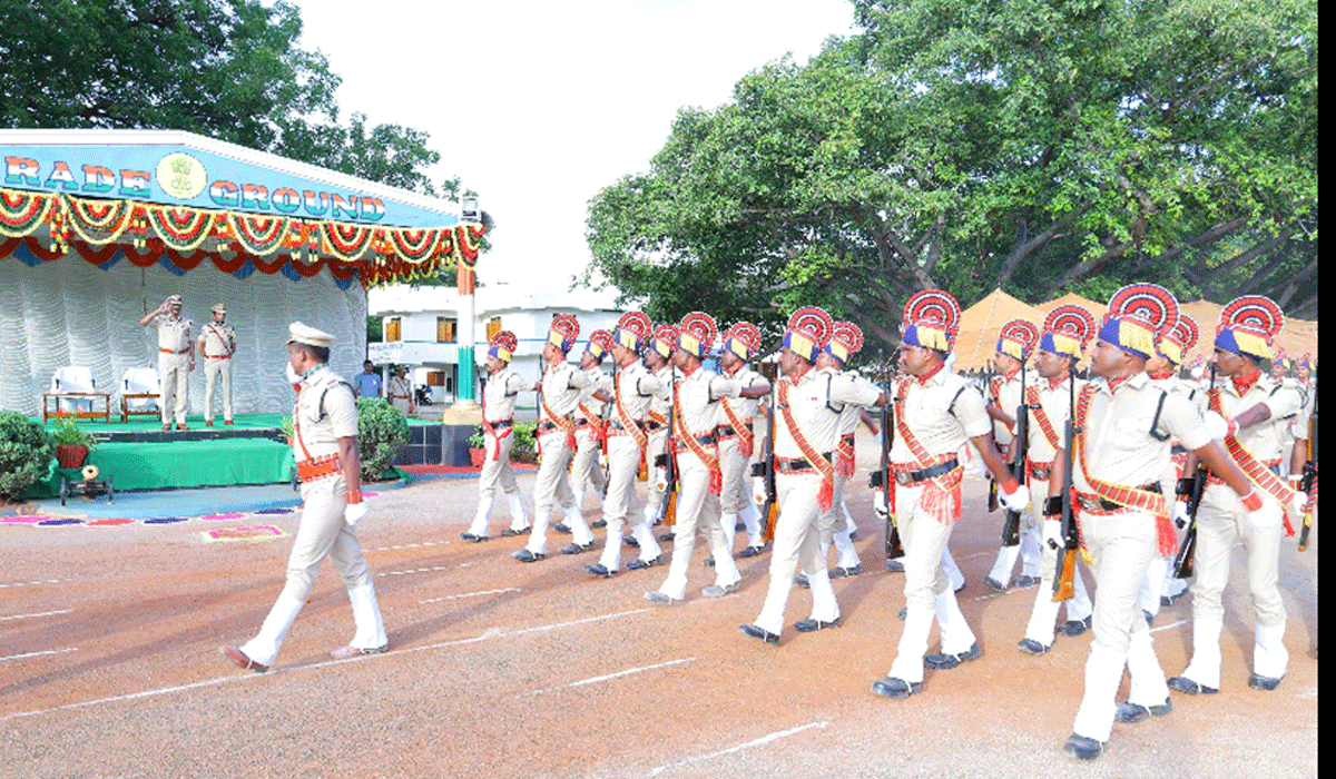 4th Battalion | మామునూర్‌ 4వ బెటాలియన్ లో డీఐజీ వార్షిక తనిఖీలు