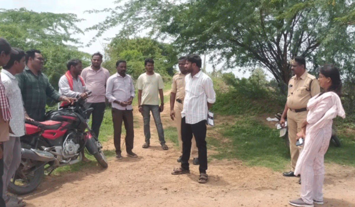 Enjoyment survey | మరోసారి మేడిపల్లి భూముల ఎంజాయ్మెంట్ సర్వే అడ్డగింత