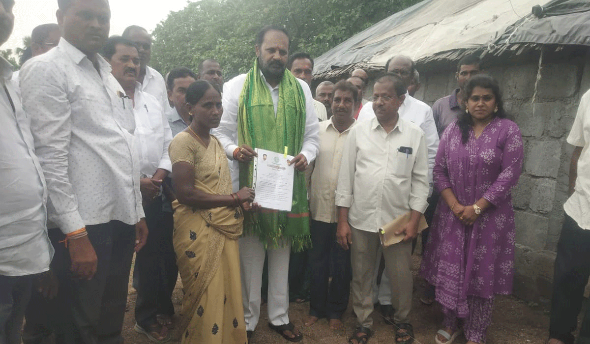 Indiramma houses | అర్హులైన పేదలందరికీ ఇందిరమ్మ ఇండ్లు నిర్మాణం జరిగేలా చూస్తాం.. పెద్దపల్లి ఎమ్మెల్యే సీహెచ్ విజయరమణారావు