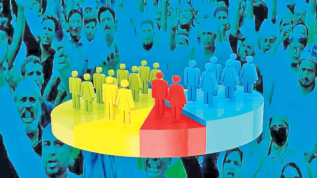 చెల్లదని తెలిసీ.. సర్వే చేయించి..