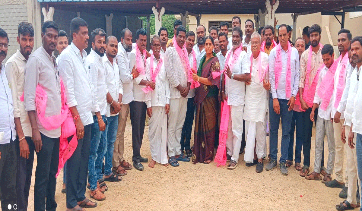 Joined BRS | కాంగ్రెస్‌కి గుడ్ బై చెప్పిన సోషల్ మీడియా మండల ఇంచార్జ్.. ఎమ్మెల్యే సునీత లక్ష్మారెడ్డి సమక్షంలో బీఆర్ఎస్ లో చేరిక