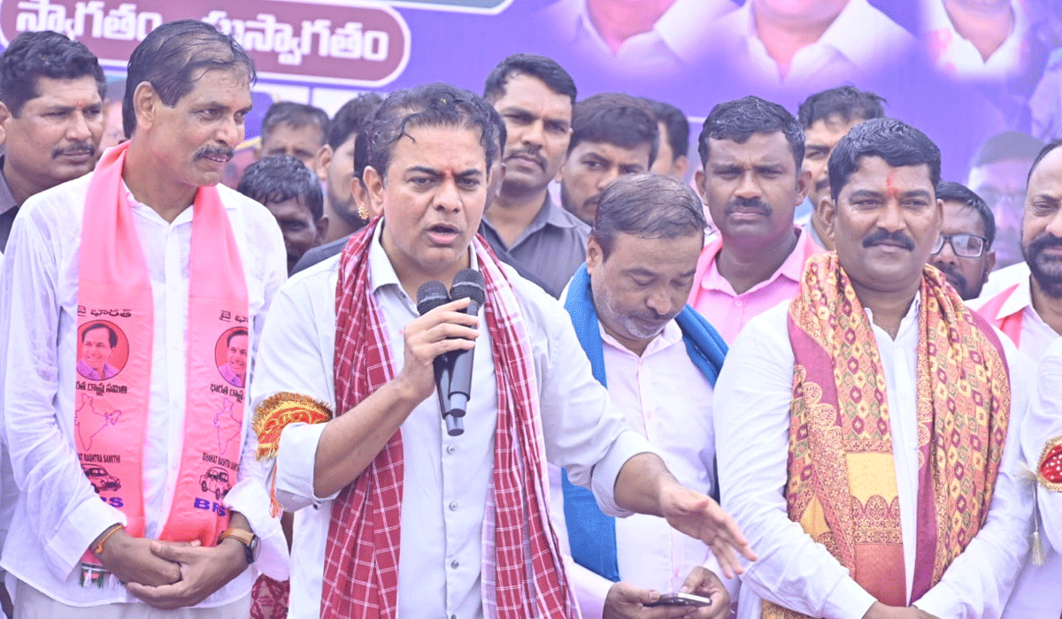 KTR | దళిత వ్యతిరేక ప్రభుత్వాన్ని గద్దె దించేదాకా పోరాడతాం.. బీఆర్‌ఎస్‌ వర్కింగ్‌ ప్రెసిడెంట్‌ కేటీఆర్‌(KTR)