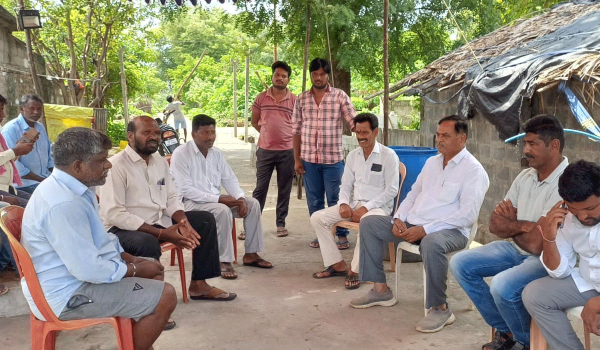 Dasari Manohar Reddy | మృతుల కుటుంబాలకు మాజీ ఎమ్మెల్యే దాసరి మనోహర్‌ రెడ్డి పరామర్శ