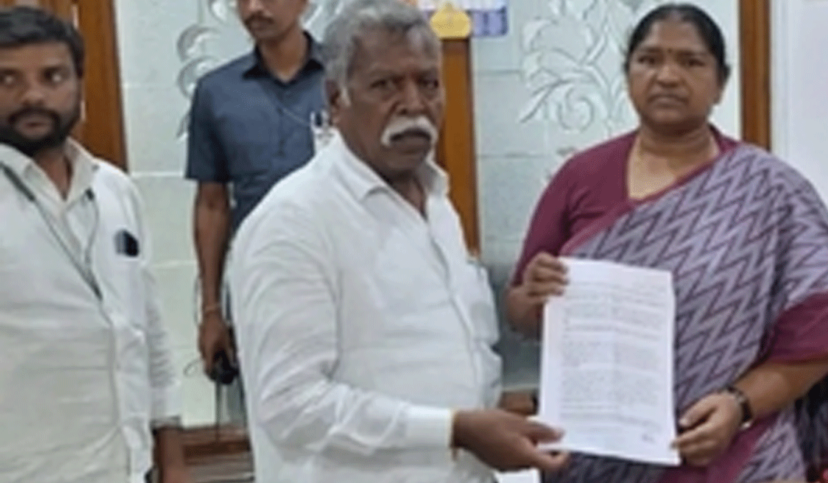 Minister Seethakka | నాయకపు గూడెం సమస్యలు పరిష్కరించాలని మంత్రి సీతక్కకి వినతి