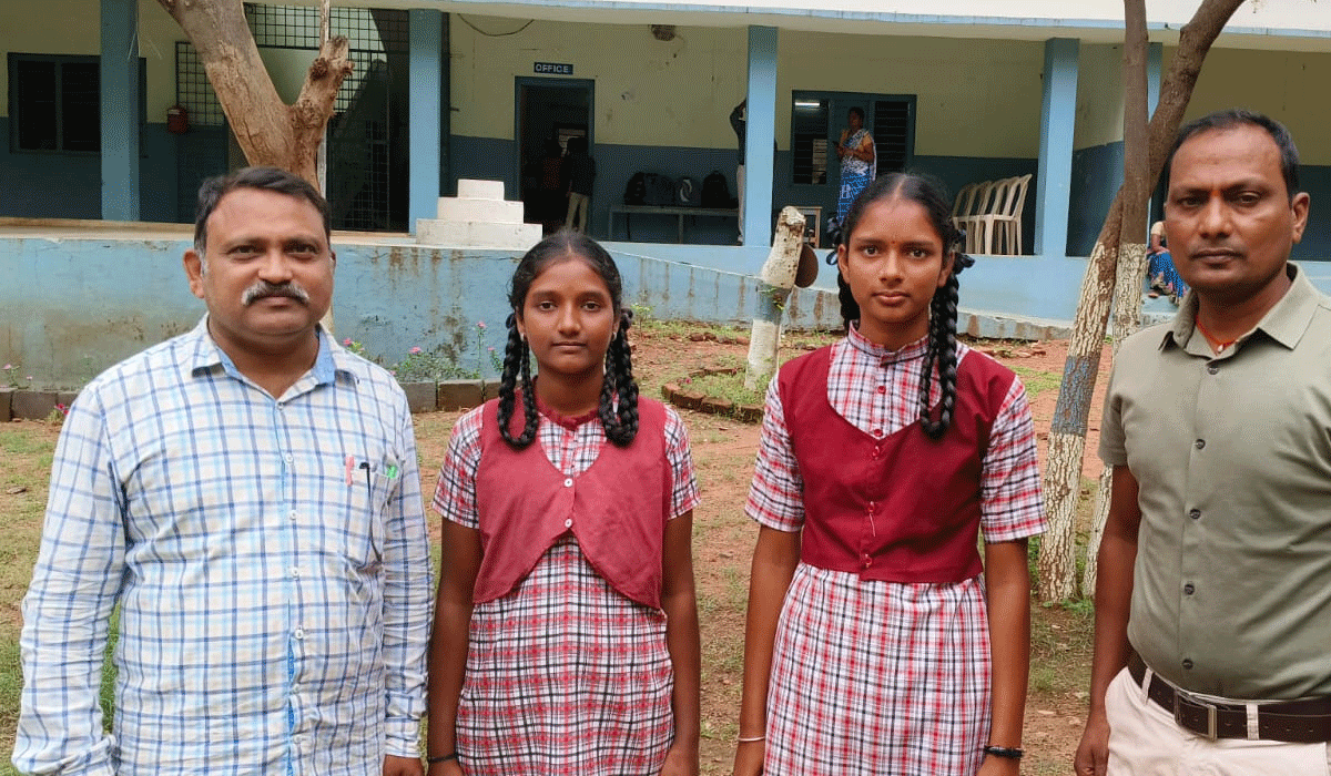 Football competitions | రాష్ట్రస్థాయి ఫు‌ట్‌బాల్‌ పోటీలకు దొంగతుర్తి జడ్పీ పాఠశాల విద్యార్థినుల ఎంపిక