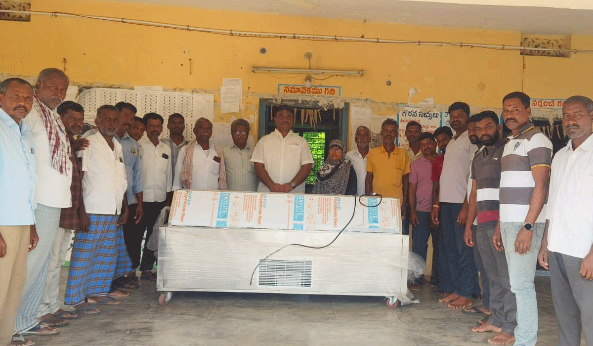 Siricilla | స్వగ్రామంపై మమకారంతో ఫీజర్ అందజేత