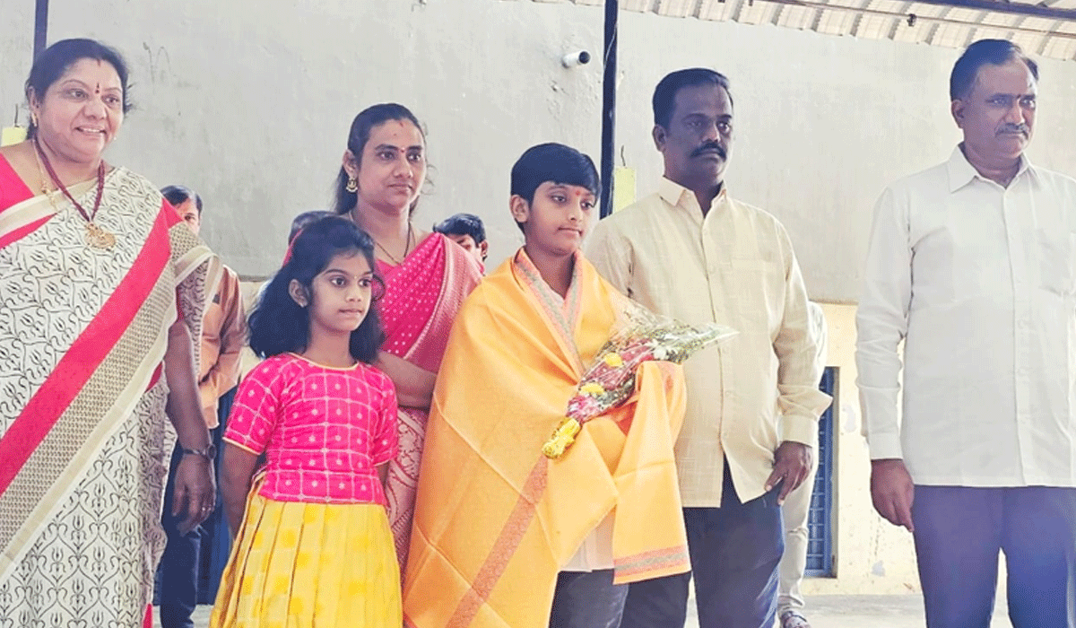 Selected for Jawahar Navodaya | జవహర్ నవోదయ కి ఎంపికైన విద్యార్థి గౌతంకృష్ణకి సన్మానం