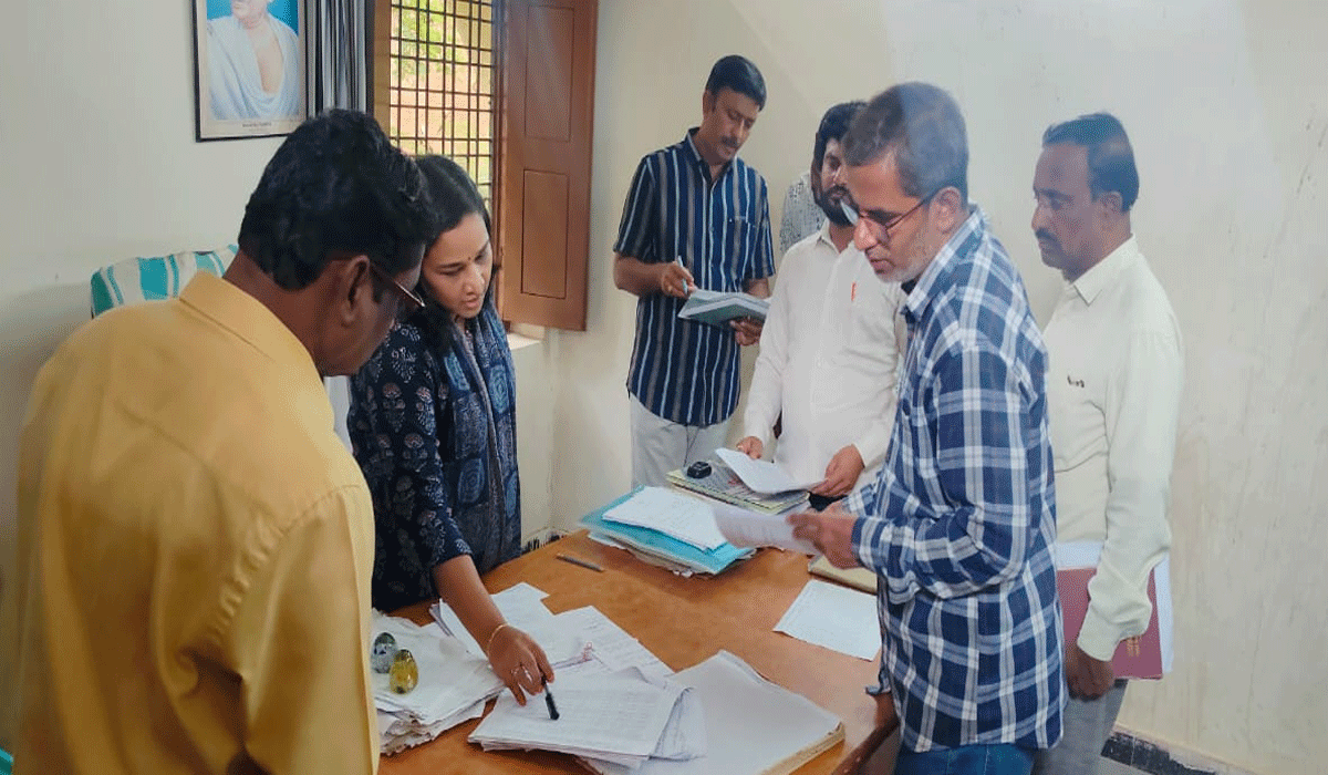 Revenue conference | రెవెన్యూ సదస్సు దరఖాస్తులను పరిష్కరించాలి.. సబ్‌ కలెక్టర్‌ కిరణ్మయి