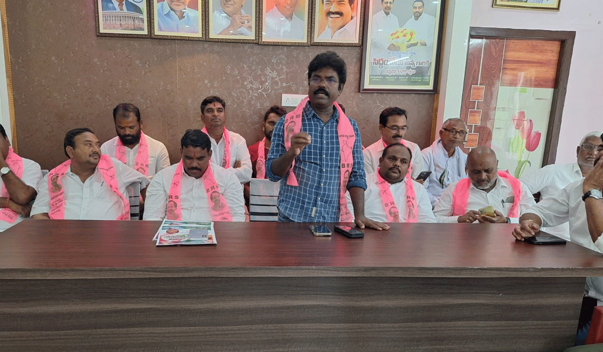 Rasamayi Balakishan | ప్రజ­లను, ప్రభుత్వ నిధు­లను దోచు­కో­వ­డమే కాంగ్రెస్ ప్రభుత్వ లక్ష్యం.. మాన­కొం­డూరు మాజీ ఎమ్మెల్యే రస­మయి బాల­కి­షన్‌