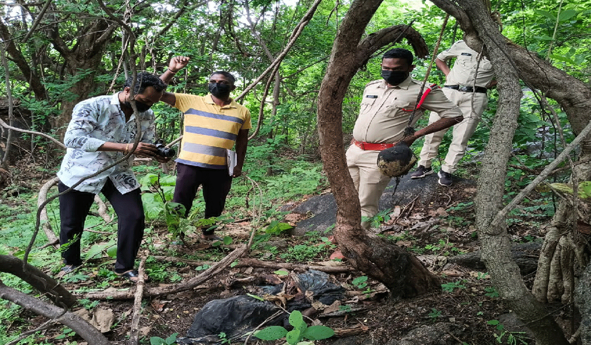 Siricilla | రుద్రంగిలో కుళ్లిపోయిన స్థితిలో మృతదేహం లభ్యం