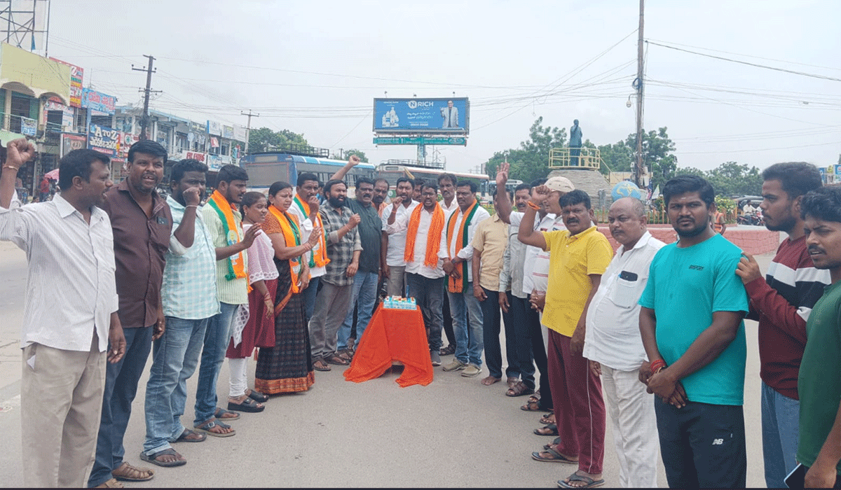 Bandi Sanjay birthday | హుజురాబాద్ లో ఘనంగా బండి సంజయ్ జన్మదిన వేడుకలు