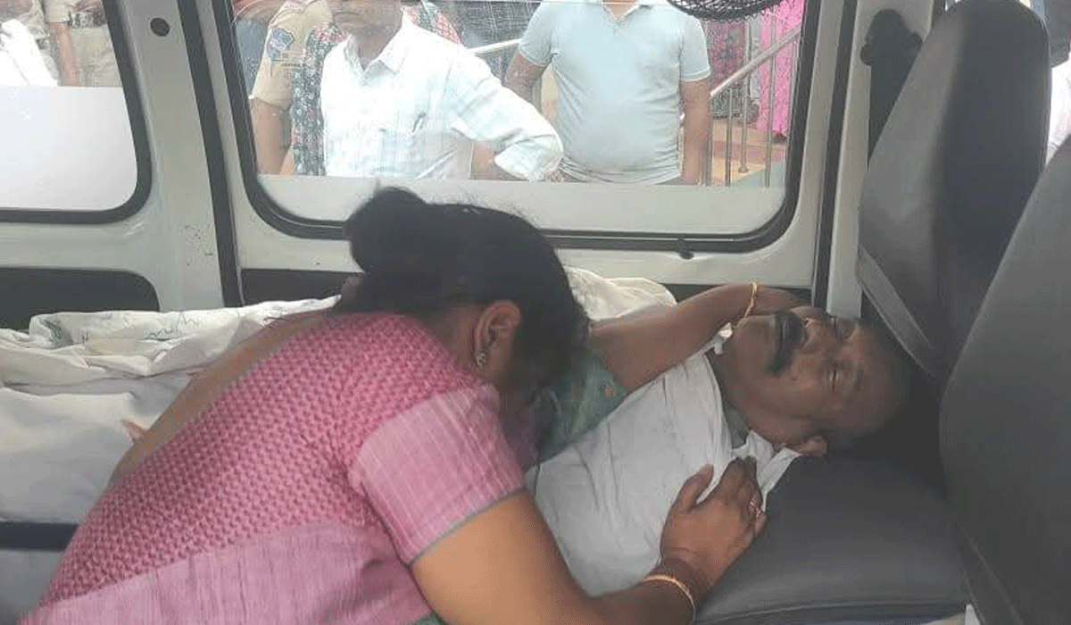  Karimnagar Police | గుండెపోటుతో హుజూరాబాద్ ఏసీపీ మాధవి భర్త మృతి