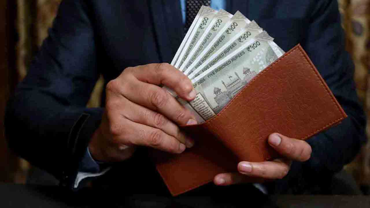 8th Pay Commission | కేంద్ర ప్రభుత్వ ఉద్యోగులకు గుడ్ న్యూస్..! 34% పెరగనున్న జీతాలు..?