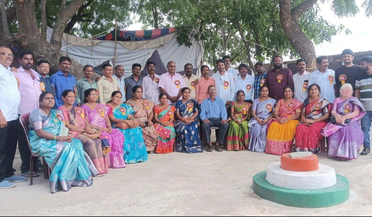 Nustulapur | నుస్తులాపూర్లో అ‘పూర్వ’ సమ్మేళనం.. 30ఏండ్లకు కలుసుకున్న దోస్తులు