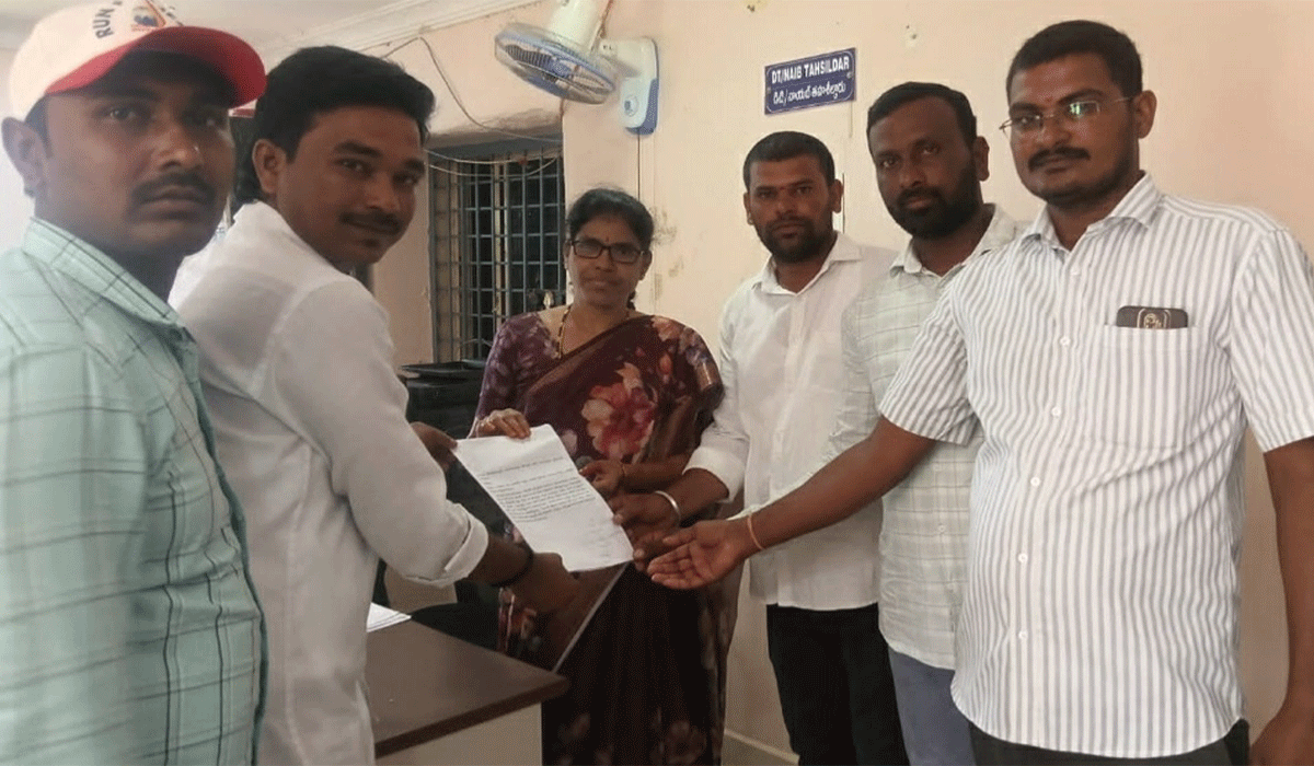 Stop Illegal Sand | ఇసుక అక్రమ రవాణా అరికట్టాలని రెవెన్యూ అధికారులకు వినతి..