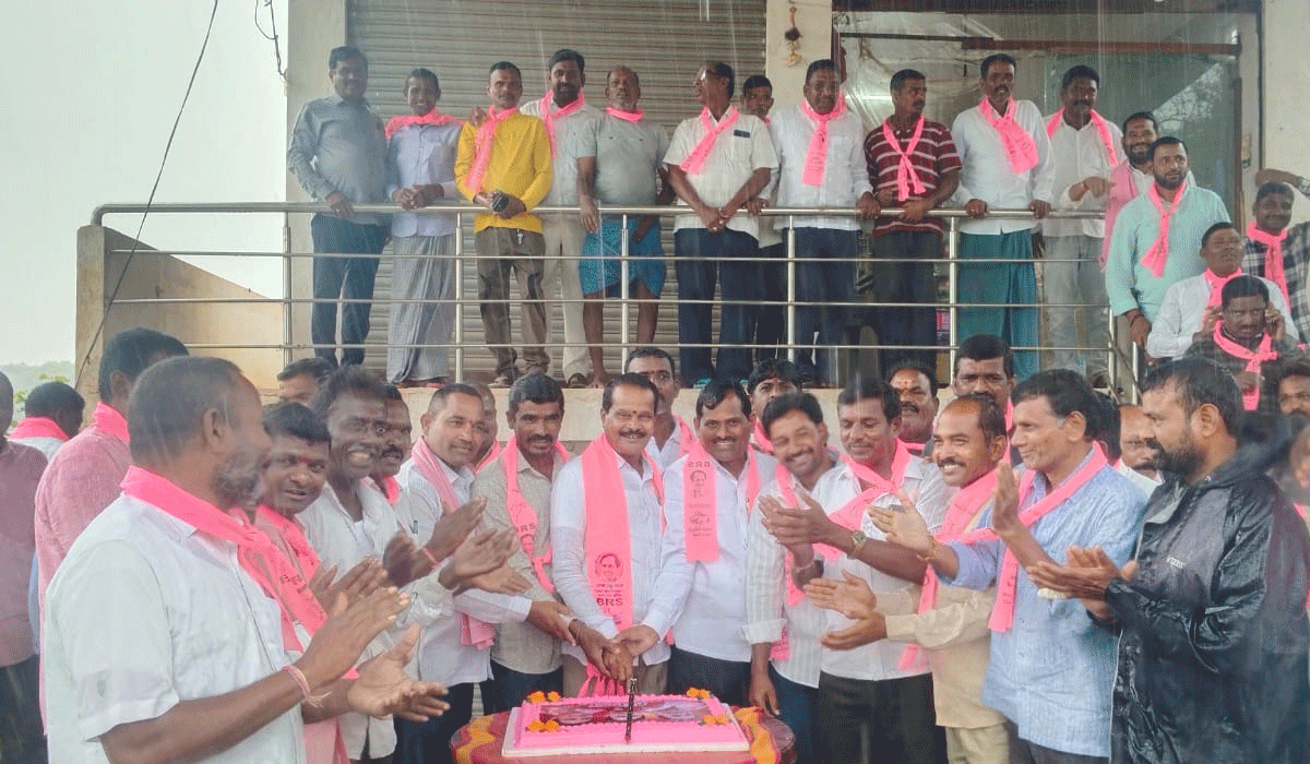 Muttharam | ముత్తారంలో ఘనంగా కేటీఆర్ జన్మదిన వేడుకలు