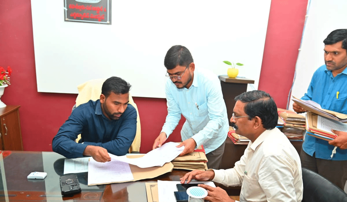 Bhubharati Applications | భూభారతి దరఖాస్తులను ఆగష్టు 15 లోగా పరిశీలన చేయాలి.. జగిత్యాల కలెక్టర్ సత్యప్రసాద్