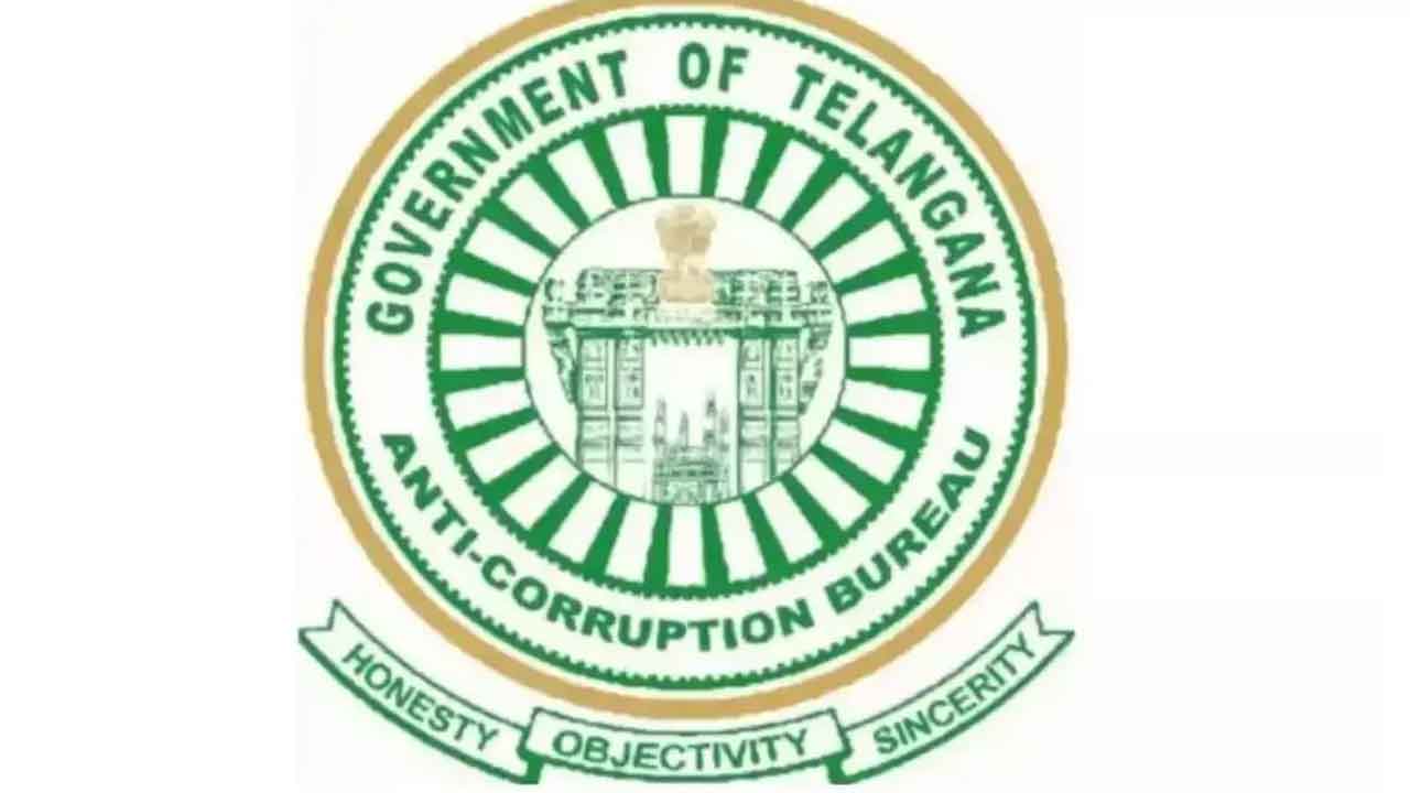 ఏసీబీకి చిక్కిన మహిళా పీఎస్‌ ఎస్‌ఐ