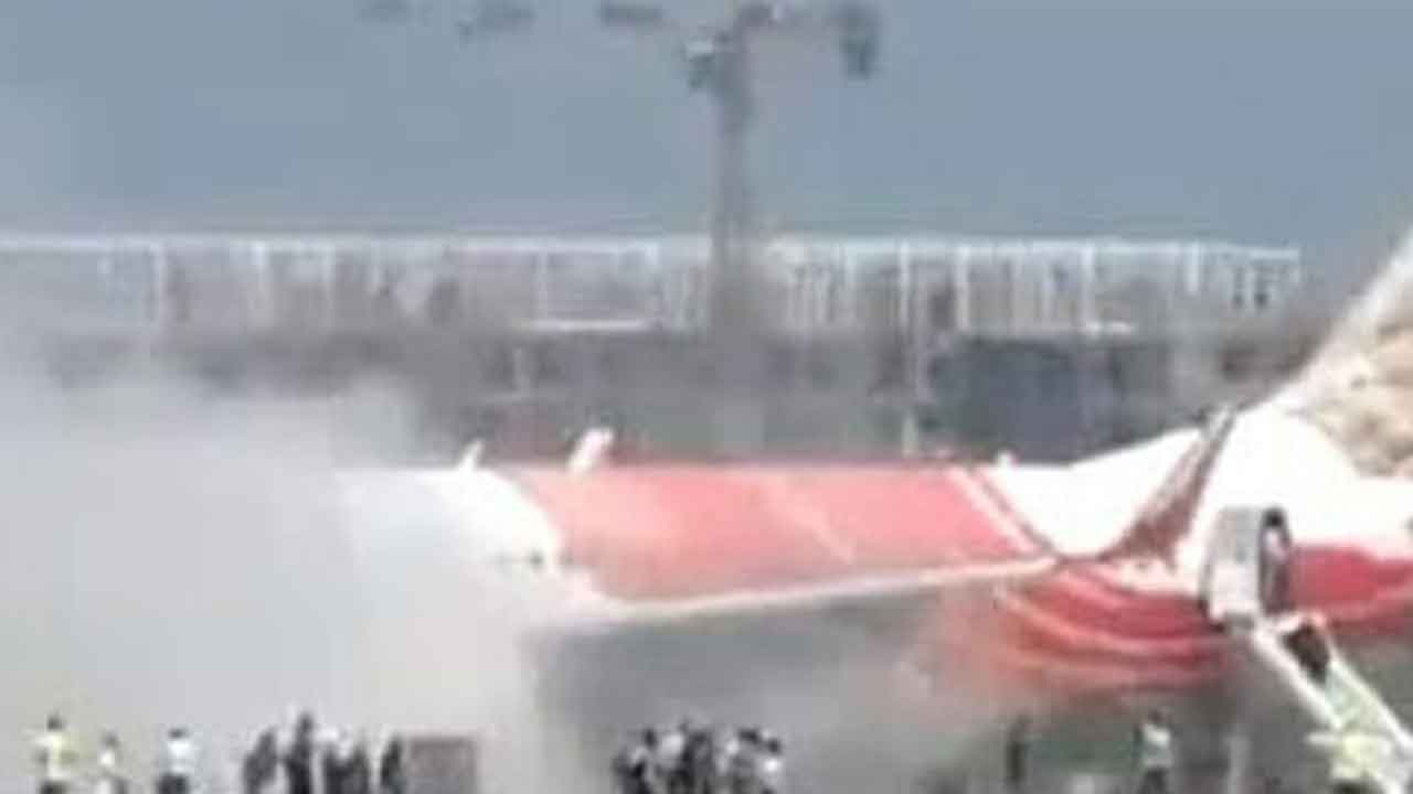 ఎయిరిండియా విమానంలో మంటలు.. ఢిల్లీలో ల్యాండ్‌ అయిన కొద్ది సేపటికే ఘటన