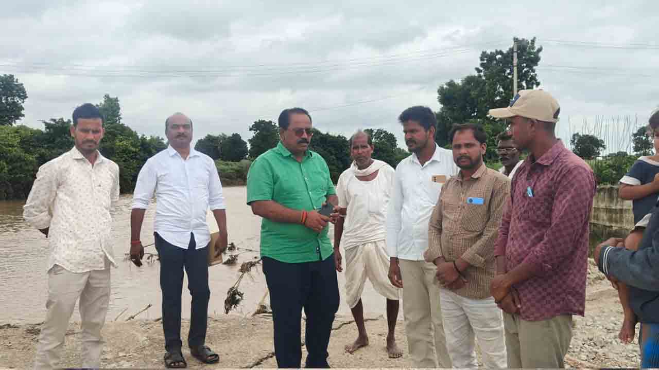Additional collector Nagesh | ప్రాజెక్టులు, చెరువుల దగ్గరికి ఎవరూ వెళ్లొద్దు : అదనపు కలెక్టర్ నగేష్