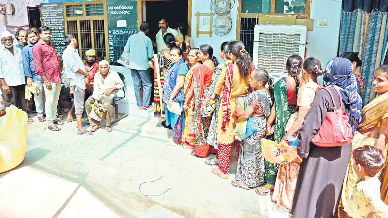 రేషన్‌ దొరకలే!