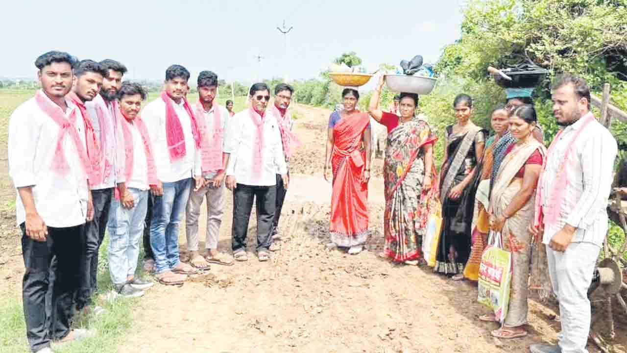 శరవేగంగా రోడ్లు బాగు చేయాలి