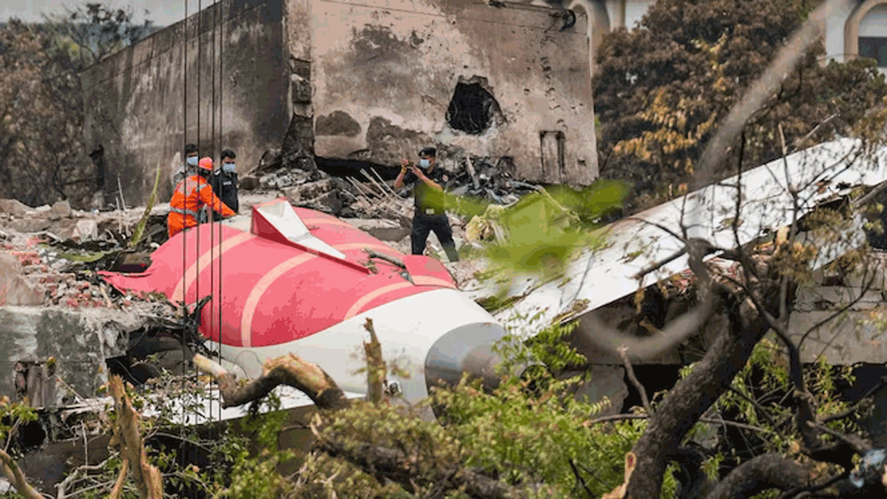 Plane Crash | విమాన ప్రమాదం.. ఎయిర్‌ ఇండియాపై దావాకు సిద్ధమైన బ్రిటన్‌ బాధిత కుటుంబాలు