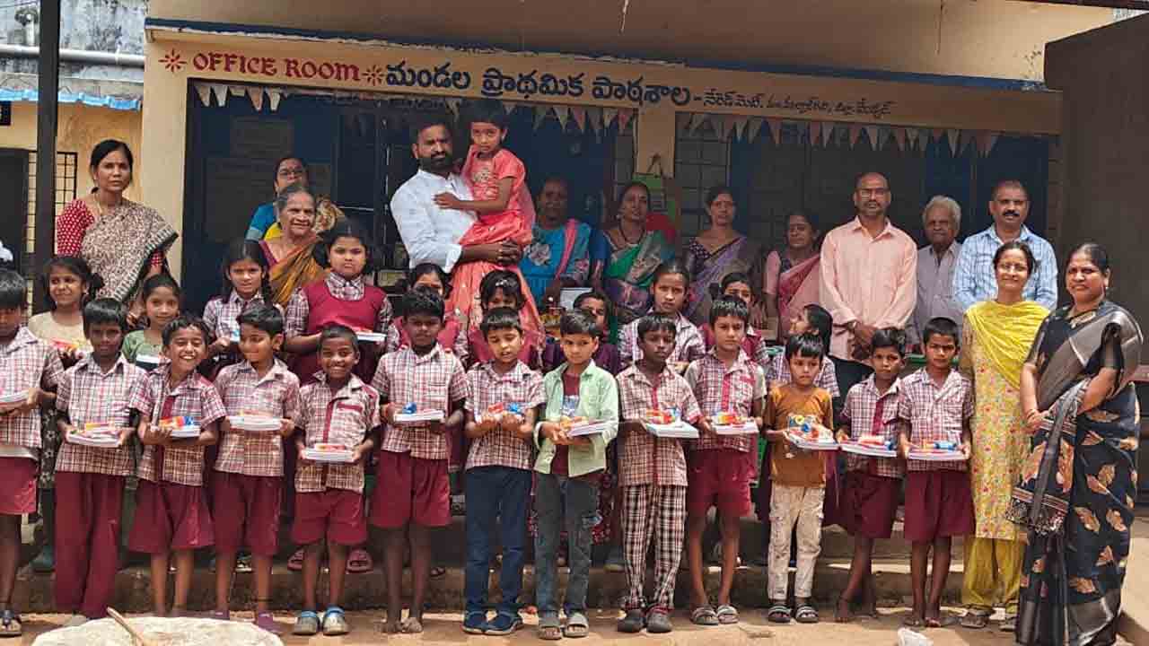 Akshara kaumudi | పాఠశాలలు విద్యార్థుల భవితను నిర్ధేశించే శక్తి కేంద్రాలు : అక్షర కౌముది అధ్యక్షురాలు తులసి విజయ లక్ష్మి