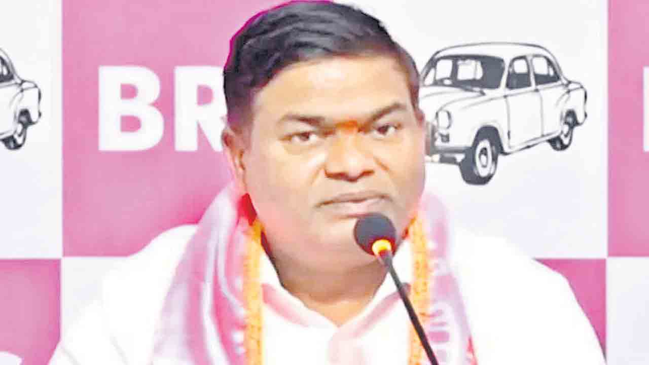 చర్చకు భయపడి ముఖ్యమంత్రి పలాయనం