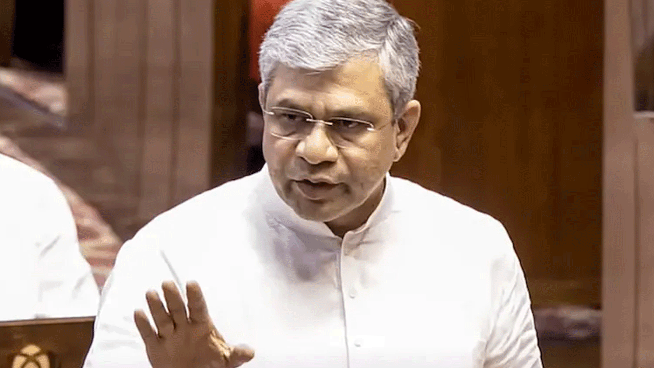 IRCTC | రైళ్లలో ఆహార నాణ్యతపై 2024-25లో 6,645 ఫిర్యాదులు.. వెల్లడించిన రైల్వే శాఖ మంత్రి