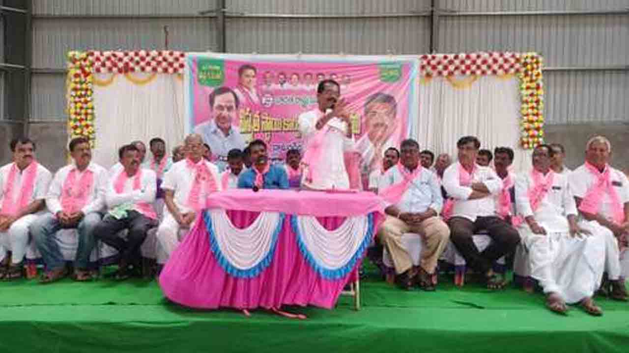 Former MLA Rajendar Reddy | స్థానిక ఎన్నికల్లో విజయమే లక్ష్యంగా పనిచేద్దాం : మాజీ ఎమ్మెల్యే రాజేందర్ రెడ్డి