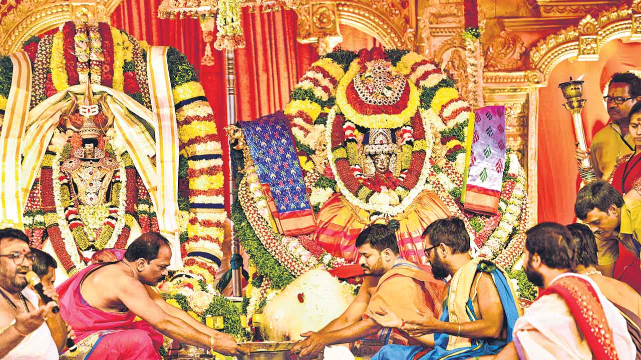 కల్యాణం.. కమనీయం