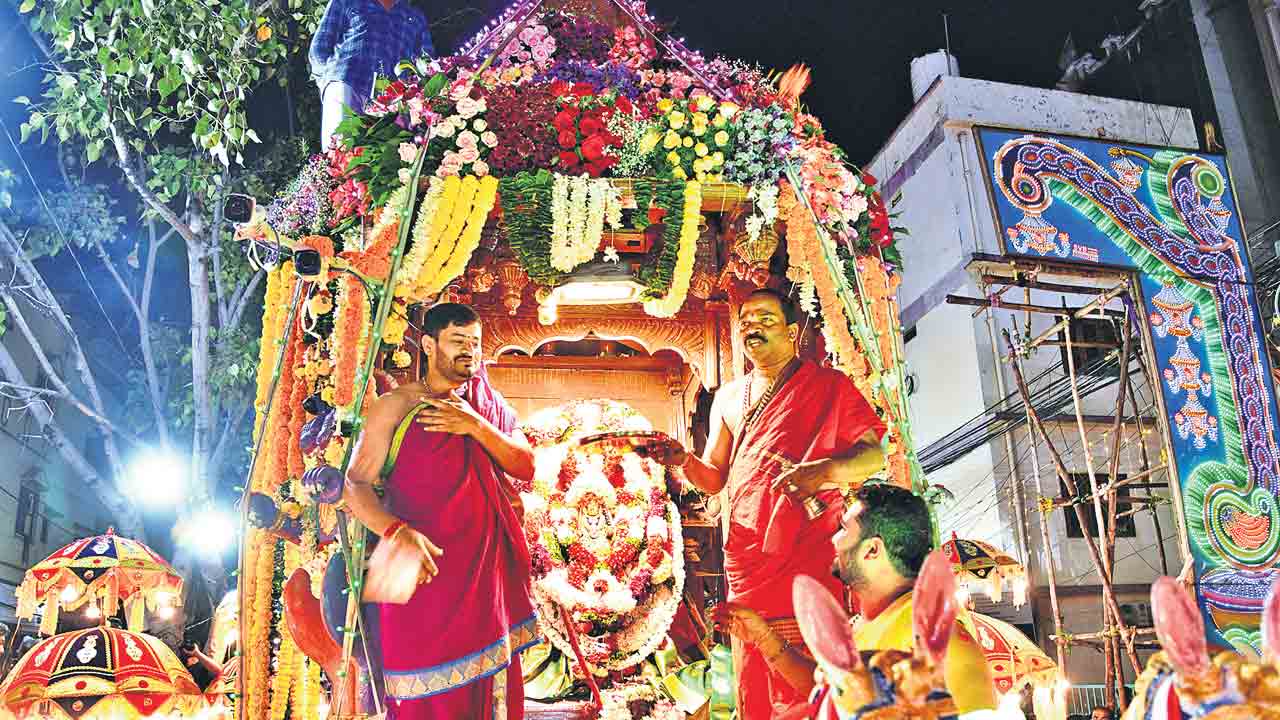 వైభవంగా ఎల్లమ్మ రథోత్సవం