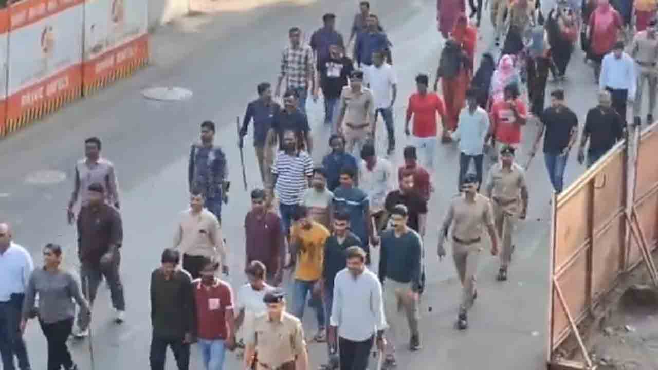 Bangladeshi Immigrants Deported | బంగ్లాదేశ్ అక్రమ వలసదారుల చేతులు కట్టేసి.. ప్రత్యేక విమానంలో ఢాకా తరలింపు