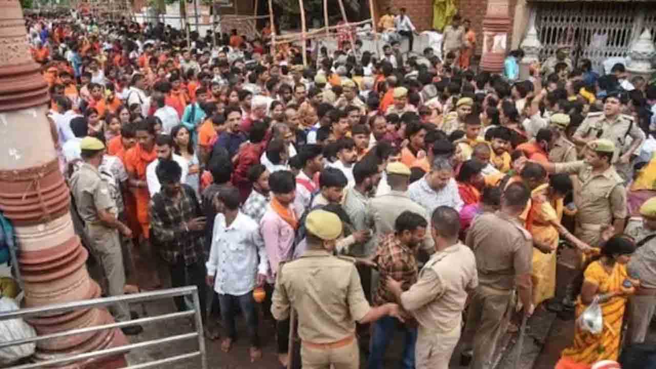 బారాబంకీ ఆలయంలో తొక్కిసలాట.. ఇద్దరి మృతి