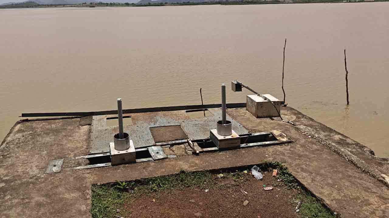 Bayyaram Pedda Cheruvu | బయ్యారం పెద్ద చెరువులోకి వరద నీరు.. ఆశగా రైతుల ఎదురుచూపులు