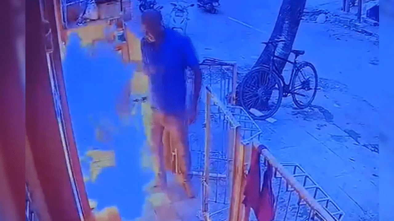 Bengaluru | రూ.5 లక్షల కోసం దారుణం.. అప్పుకట్టమన్నందుకు బంధువు ఇంటికి నిప్పంటించిన వ్యక్తి