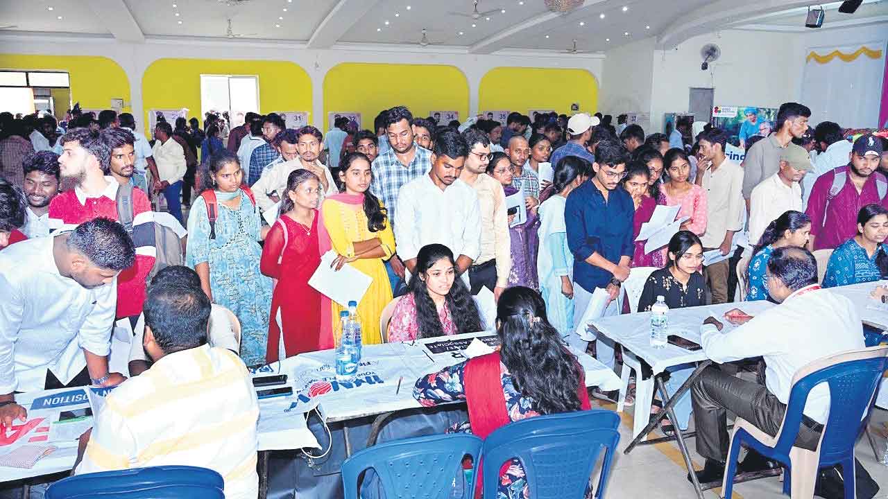 జాన్సన్ ఆదర్శనీయం.. పదవీలో లేకున్నా పనితీరు అద్భుతం